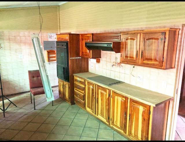 3 BEDROOM HOUSE FOR SALE IN SINOVILLE